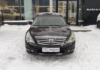 Подержанный автомобиль Nissan Teana 2011 года (2 фото)