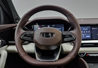 Подержанный автомобиль Geely Monjaro 2023 года (21 фото)