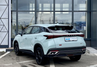 Подержанный автомобиль Omoda C5 2023 года (7 фото)