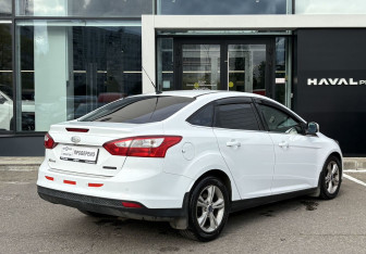 Подержанный автомобиль Ford Focus Sedan 2012 года (5 фото)