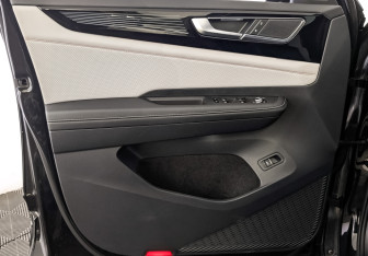 Подержанный автомобиль Volkswagen Teramont 2023 года (19 фото)