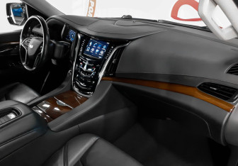 Подержанный автомобиль Cadillac Escalade Suv 2019 года (9 фото)
