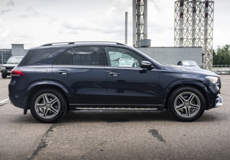Подержанный автомобиль Mercedes-Benz GLE 2021 года (4 фото)
