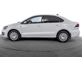 Подержанный автомобиль Volkswagen Polo Sedan 2018 года (8 фото)