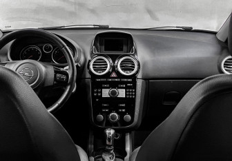 Подержанный автомобиль Opel Corsa 2008 года (15 фото)