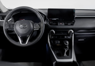 Подержанный автомобиль Toyota RAV4 2024 года (12 фото)