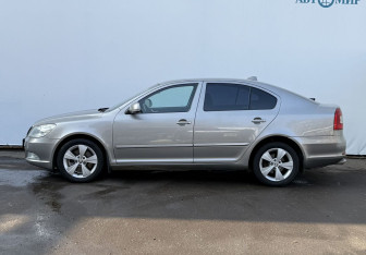 Подержанный автомобиль Skoda Octavia Liftback 2012 года (8 фото)