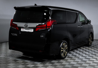 Подержанный автомобиль Toyota Alphard 2018 года (5 фото)