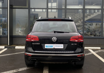 Подержанный автомобиль Volkswagen Touareg 2015 года (7 фото)
