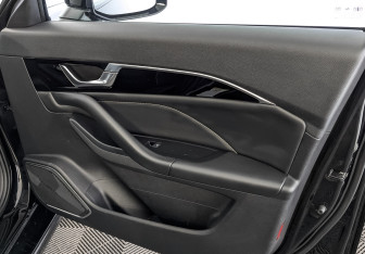 Подержанный автомобиль FAW Bestune B70 2023 года (24 фото)