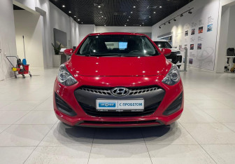Подержанный автомобиль Hyundai i30 Hatchback 2013 года (2 фото)