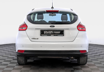 Подержанный автомобиль Ford Focus Hatchback 2018 года (6 фото)