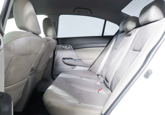 Подержанный автомобиль Honda Civic Sedan 2012 года (19 фото)