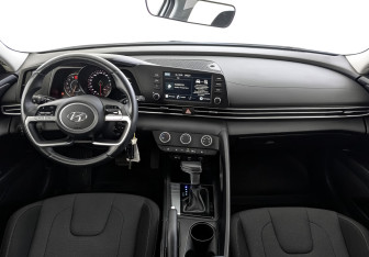 Подержанный автомобиль Hyundai Elantra Sedan 2022 года (14 фото)