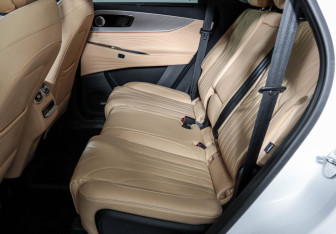 Подержанный автомобиль Jaecoo J8 2024 года (10 фото)