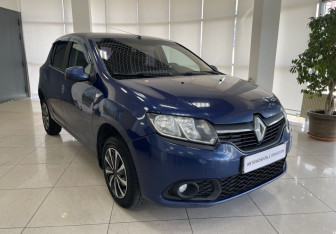 Подержанный автомобиль Renault Sandero 2015 года (3 фото)