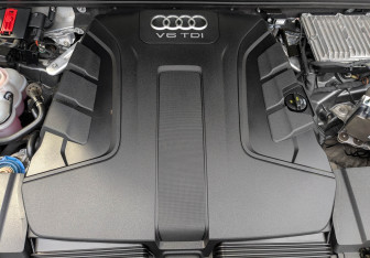 Подержанный автомобиль Audi Q7 2016 года (8 фото)