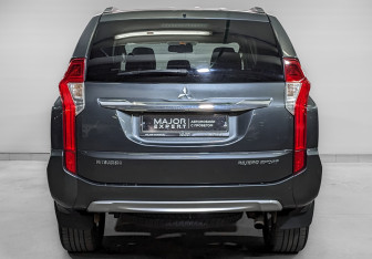 Подержанный автомобиль Mitsubishi Pajero Sport 2018 года (6 фото)