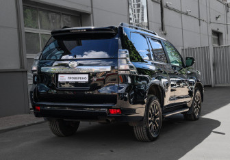 Подержанный автомобиль Toyota Land Cruiser Prado 2016 года (4 фото)