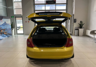 Подержанный автомобиль Honda Civic Hatchback 2001 года (7 фото)