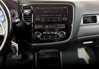 Подержанный автомобиль Mitsubishi Outlander 2013 года (15 фото)