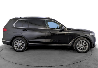 Подержанный автомобиль BMW X7 2019 года (4 фото)