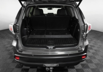 Подержанный автомобиль Toyota Highlander 2014 года (10 фото)