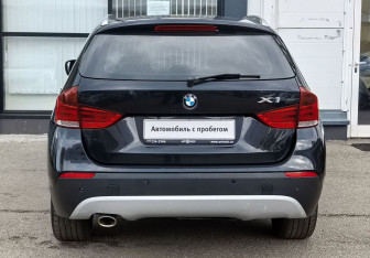 Подержанный автомобиль BMW X1 2011 года (6 фото)