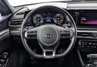 Подержанный автомобиль Kia K5 2021 года (21 фото)