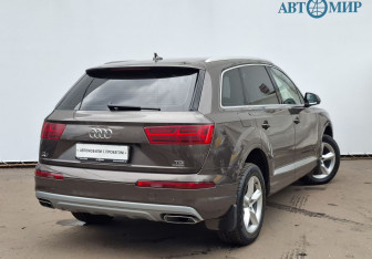 Подержанный автомобиль Audi Q7 2015 года (5 фото)