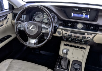 Подержанный автомобиль Lexus ES 2017 года (29 фото)
