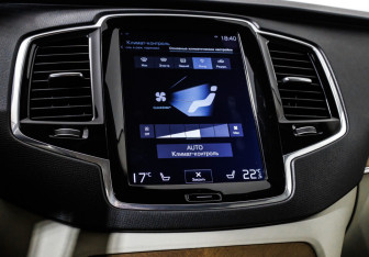 Подержанный автомобиль Volvo XC90 2017 года (25 фото)