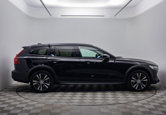 Подержанный автомобиль Volvo V60 Cross Country 2019 года (4 фото)