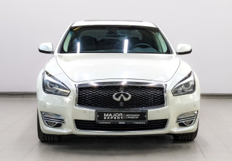 Подержанный автомобиль Infiniti Q70 2018 года (2 фото)