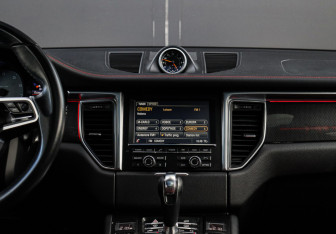 Подержанный автомобиль Porsche Macan 2015 года (12 фото)