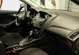 Подержанный автомобиль Ford Focus Hatchback 2017 года (17 фото)
