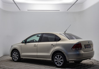 Подержанный автомобиль Volkswagen Polo Sedan 2013 года (7 фото)