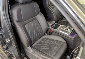 Подержанный автомобиль JAC T9 2024 года (24 фото)