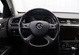 Подержанный автомобиль Skoda Superb Liftback 2013 года (15 фото)