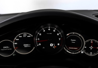 Подержанный автомобиль Porsche Cayenne 2019 года (16 фото)