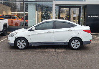 Подержанный автомобиль Hyundai Solaris Hatchback 2014 года (8 фото)