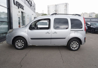 Подержанный автомобиль Renault Kangoo 2014 года (8 фото)