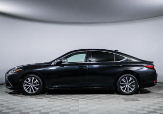 Подержанный автомобиль Lexus ES 2018 года (8 фото)
