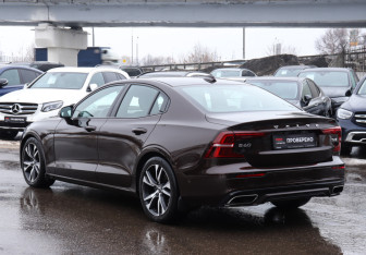 Подержанный автомобиль Volvo S60 2020 года (7 фото)