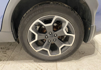 Подержанный автомобиль Subaru XV 2013 года (12 фото)