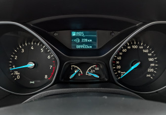 Подержанный автомобиль Ford Focus Hatchback 2018 года (16 фото)