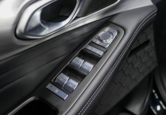 Подержанный автомобиль GAC GS8 2023 года (16 фото)