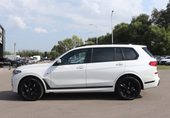 Подержанный автомобиль BMW X7 2020 года (8 фото)