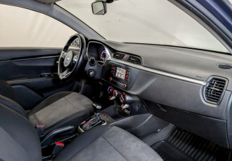 Подержанный автомобиль Kia Rio Hatchback 2021 года (11 фото)