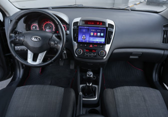 Подержанный автомобиль Kia Ceed Wagon 2010 года (14 фото)